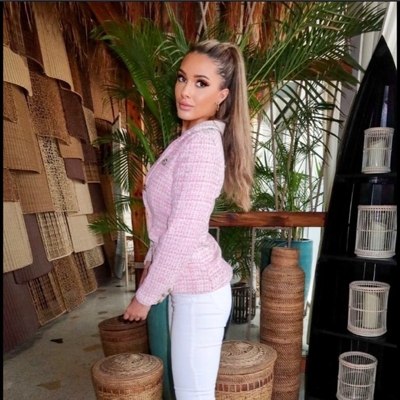 IT’S HERE!!! 🛍 PINK TWEED BLAZER - Picture 7 of 14